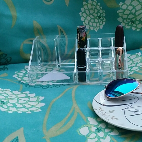 🎉SALE🎉Makeup storage. Only 1 left - Picture 3 of 3