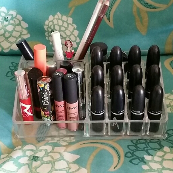 🎉SALE🎉Makeup storage. Only 1 left - Picture 2 of 3