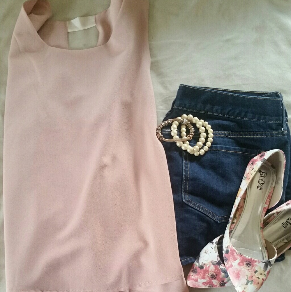 Gorgeous pink flowy tank