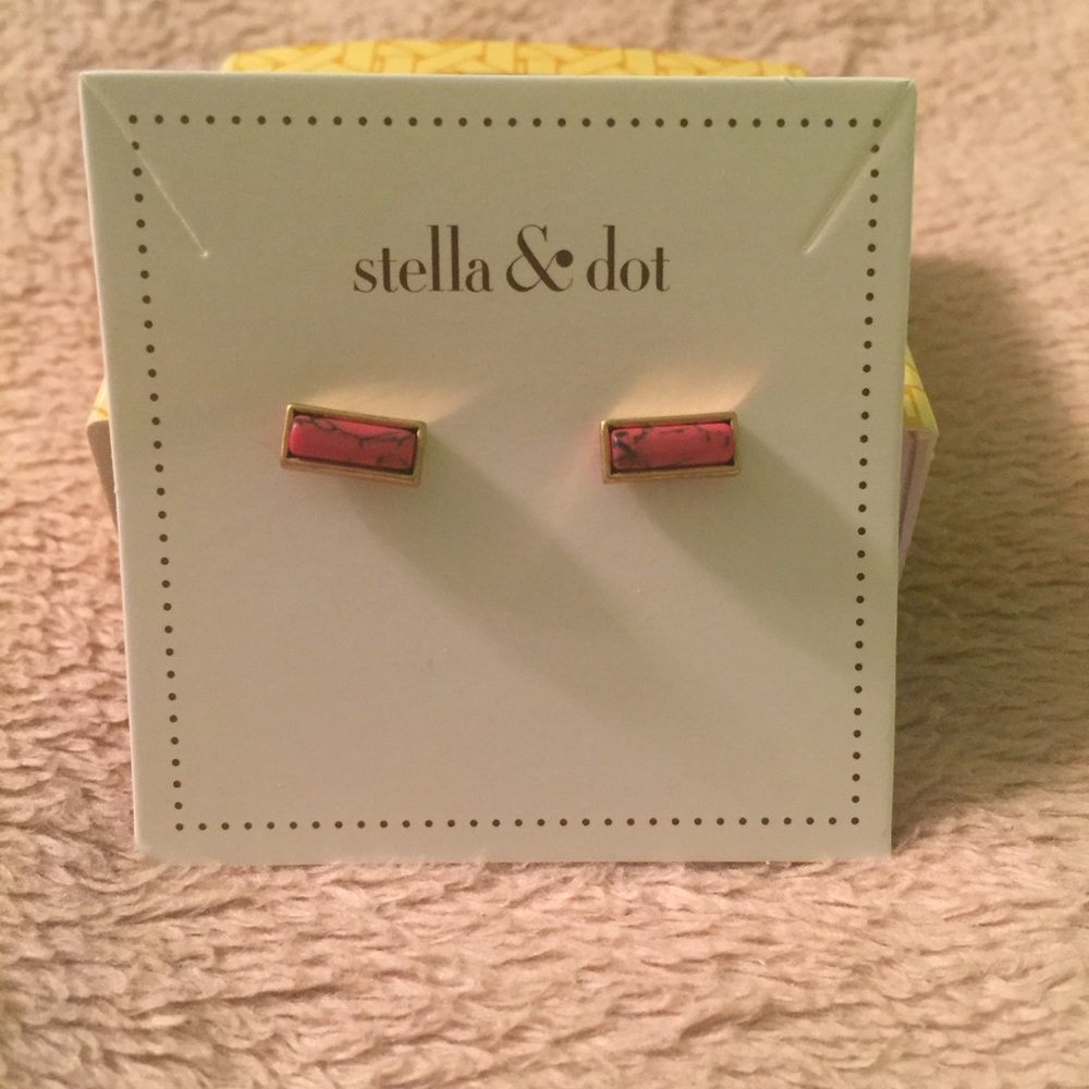 ✨🎉HP🎉✨ Stella & Dot Dèjá Vu Stone Studs - Coral