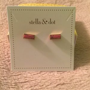 ✨🎉HP🎉✨ Stella & Dot Dèjá Vu Stone Studs - Coral