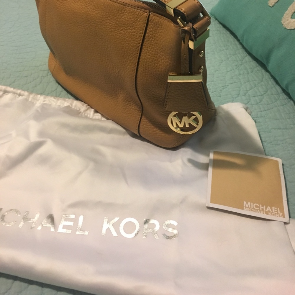 Michael Kors Smaller Tan Purse.