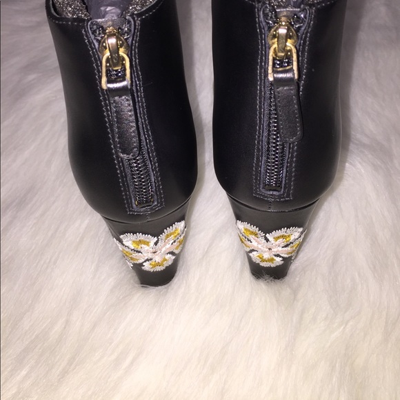 ✨🎊HP✨Tory Burch Floral Embroidered Black Booties - Picture 7 of 8