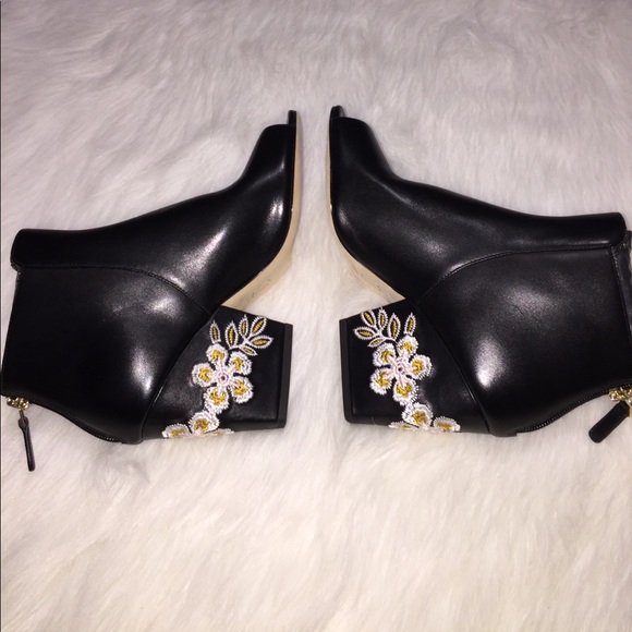 ✨🎊HP✨Tory Burch Floral Embroidered Black Booties - Picture 8 of 8