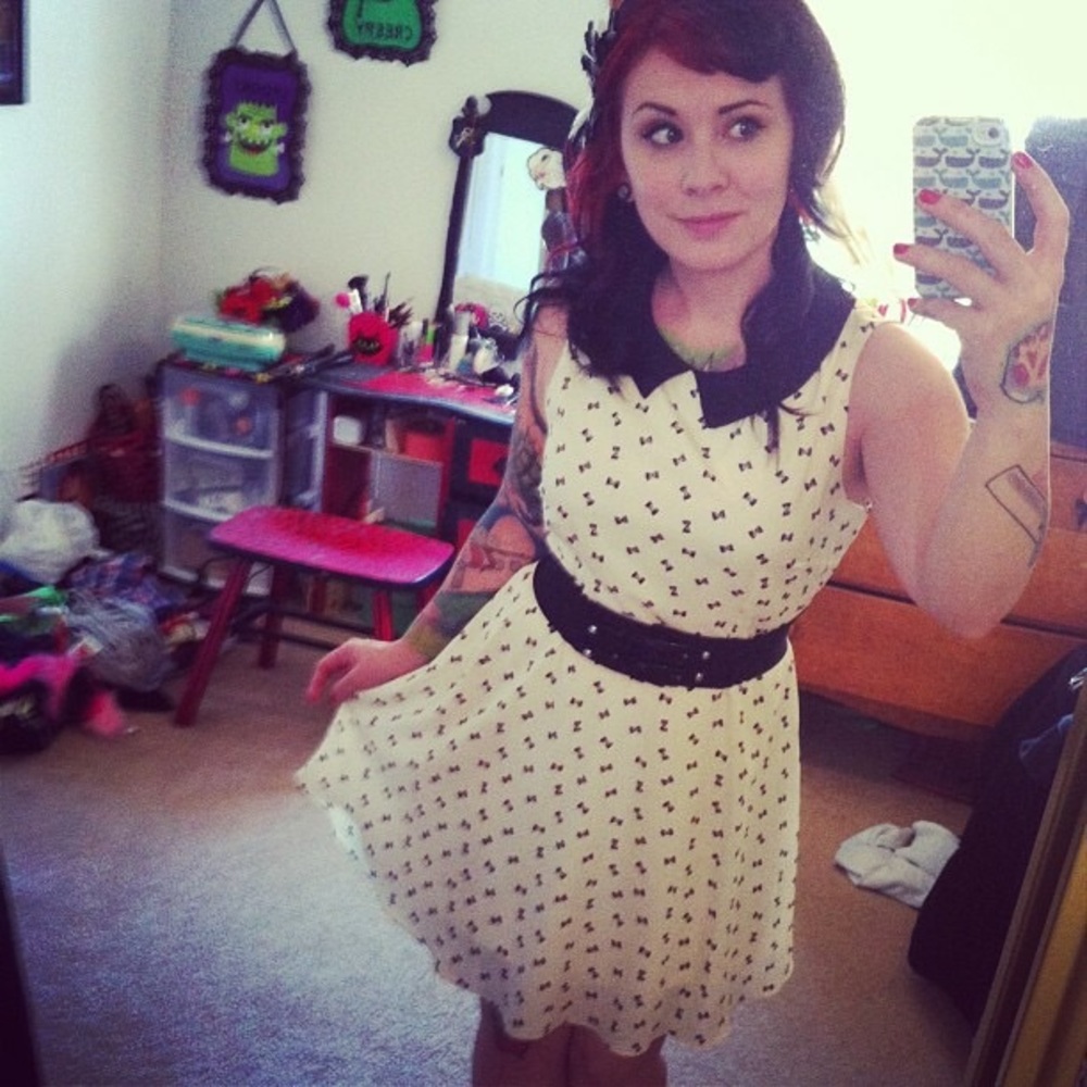 Bow dress Peter Pan collar black and white