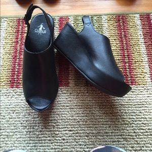 Corey's black platform sandals size 7