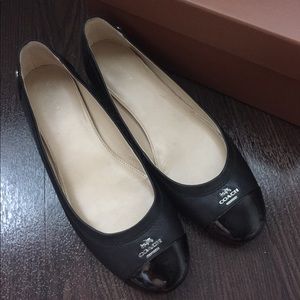 COACH - LIKE NEW!! Black Ballet Flats