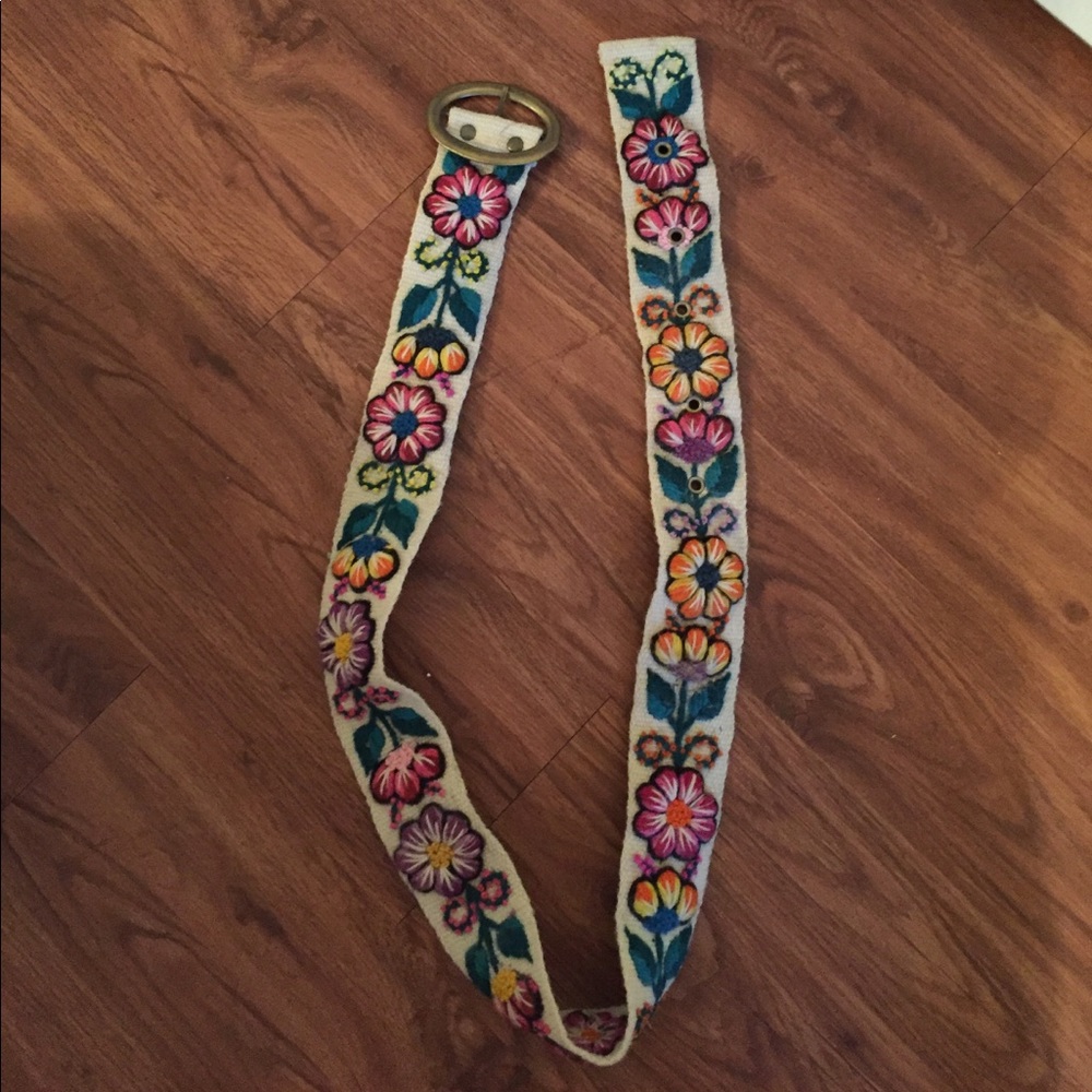 Floral embroidered belt