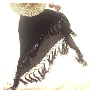 🌻Host Pick!🌻 Black sarong w tassels and shells