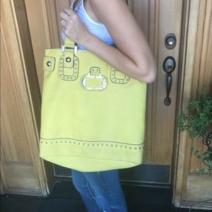 Guess yellow purse ⭐️