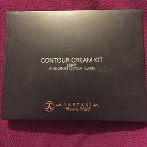 Anastasia Beverly Hills cream contour