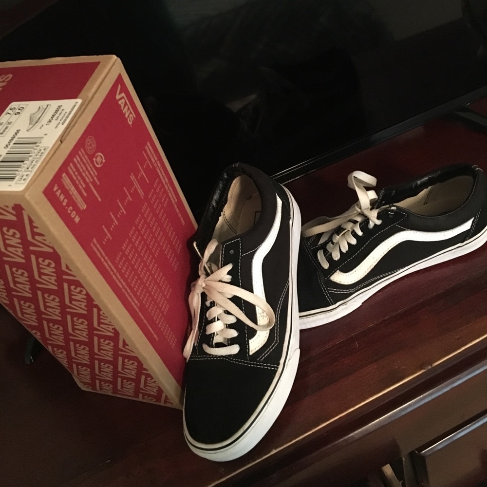 Vans 'Old Skool' / Black & White/ Hardly worn!!!