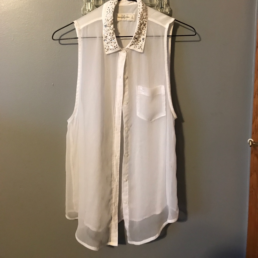 Sleeveless button up