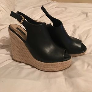 Black wedges