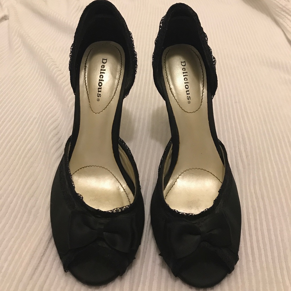 Black delicious heels