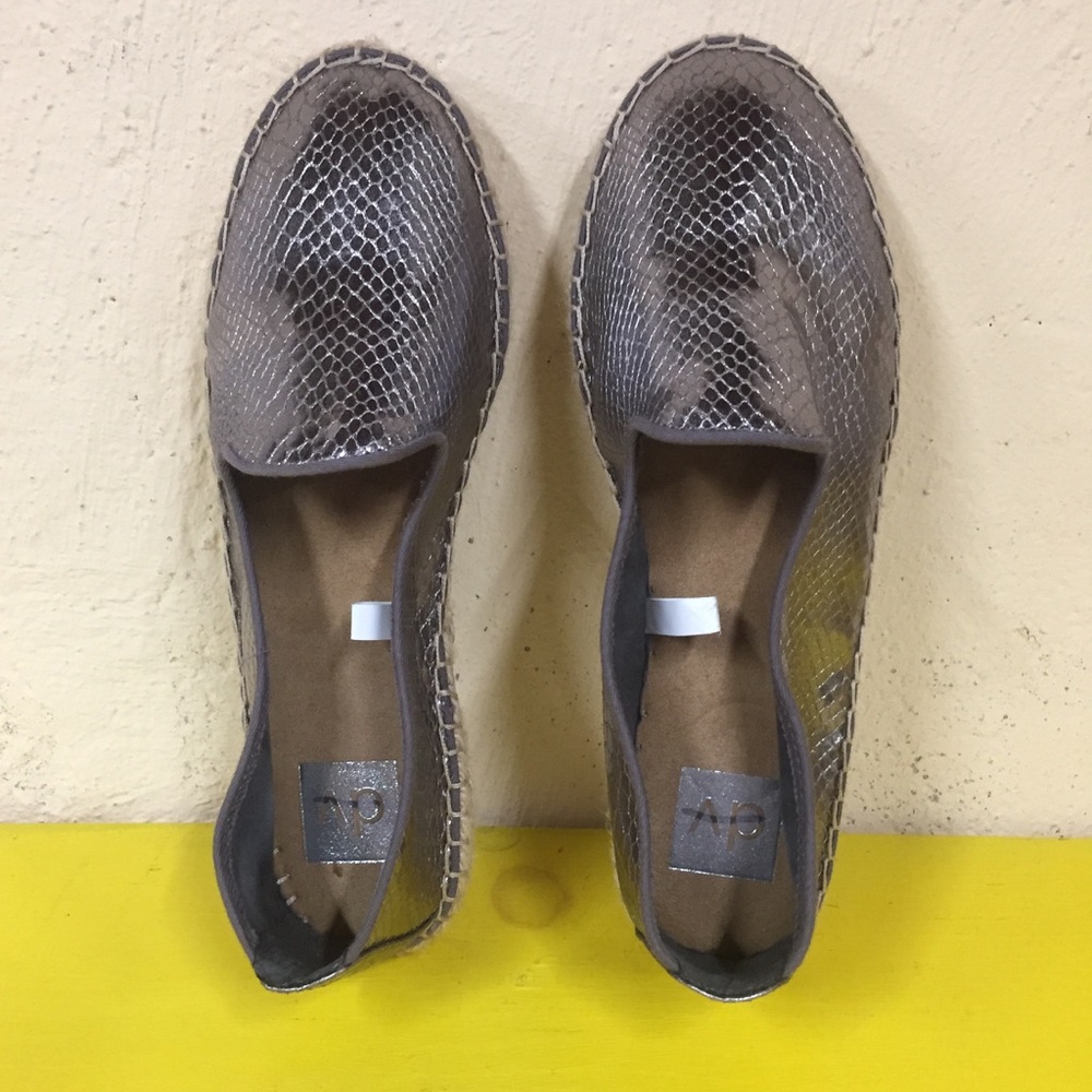 Metallic DV flats worth woven bottom