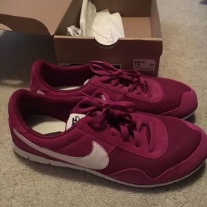 Worn once magenta Nike sneaker size 9
