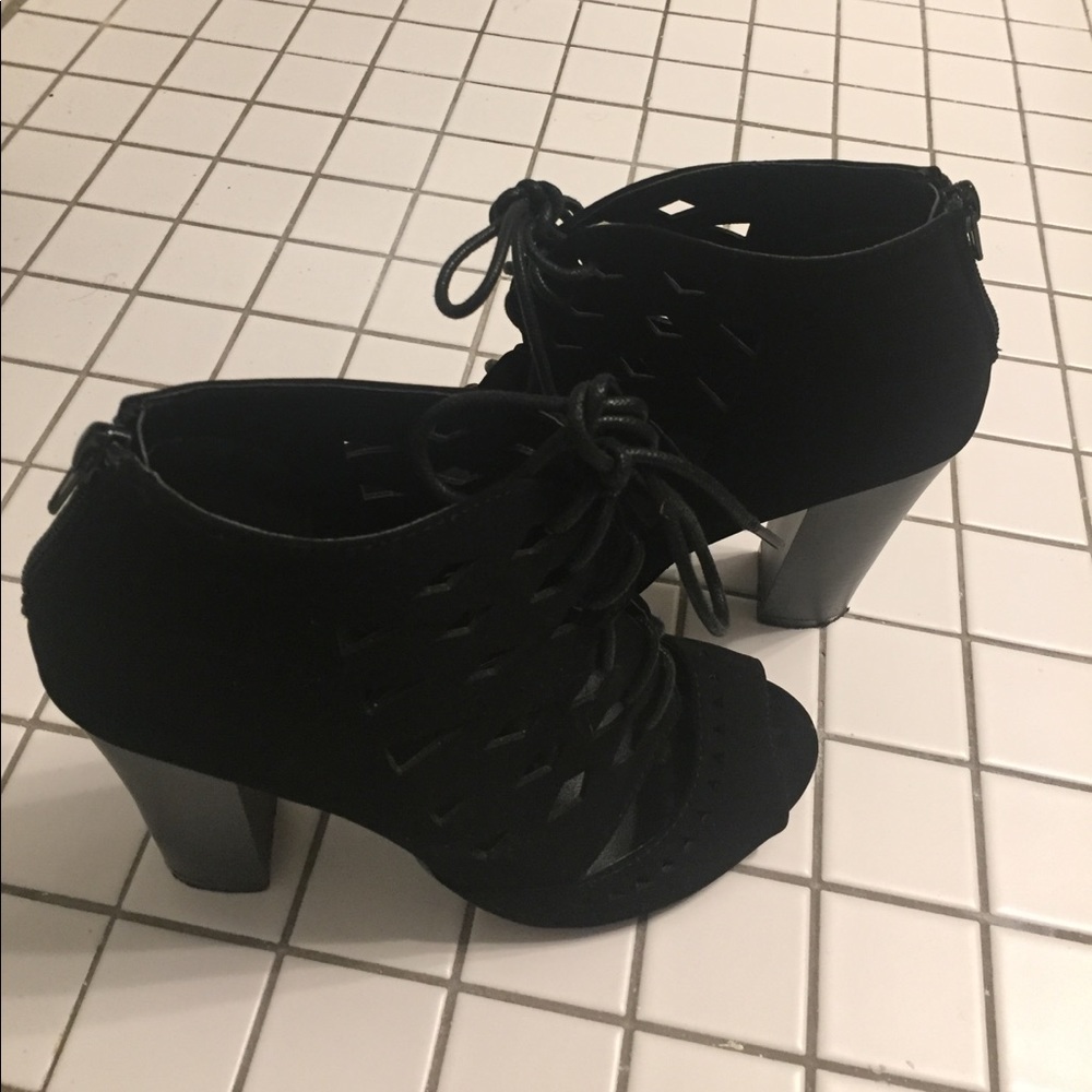 Only wore once. Great condition