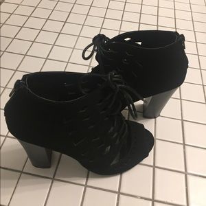 Only wore once. Great condition