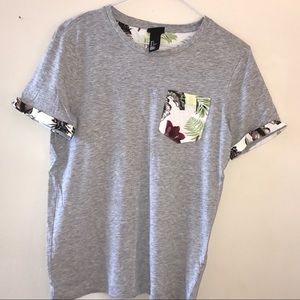 Short sleeve tee