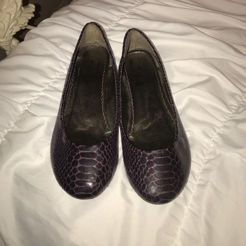 Leather slippers