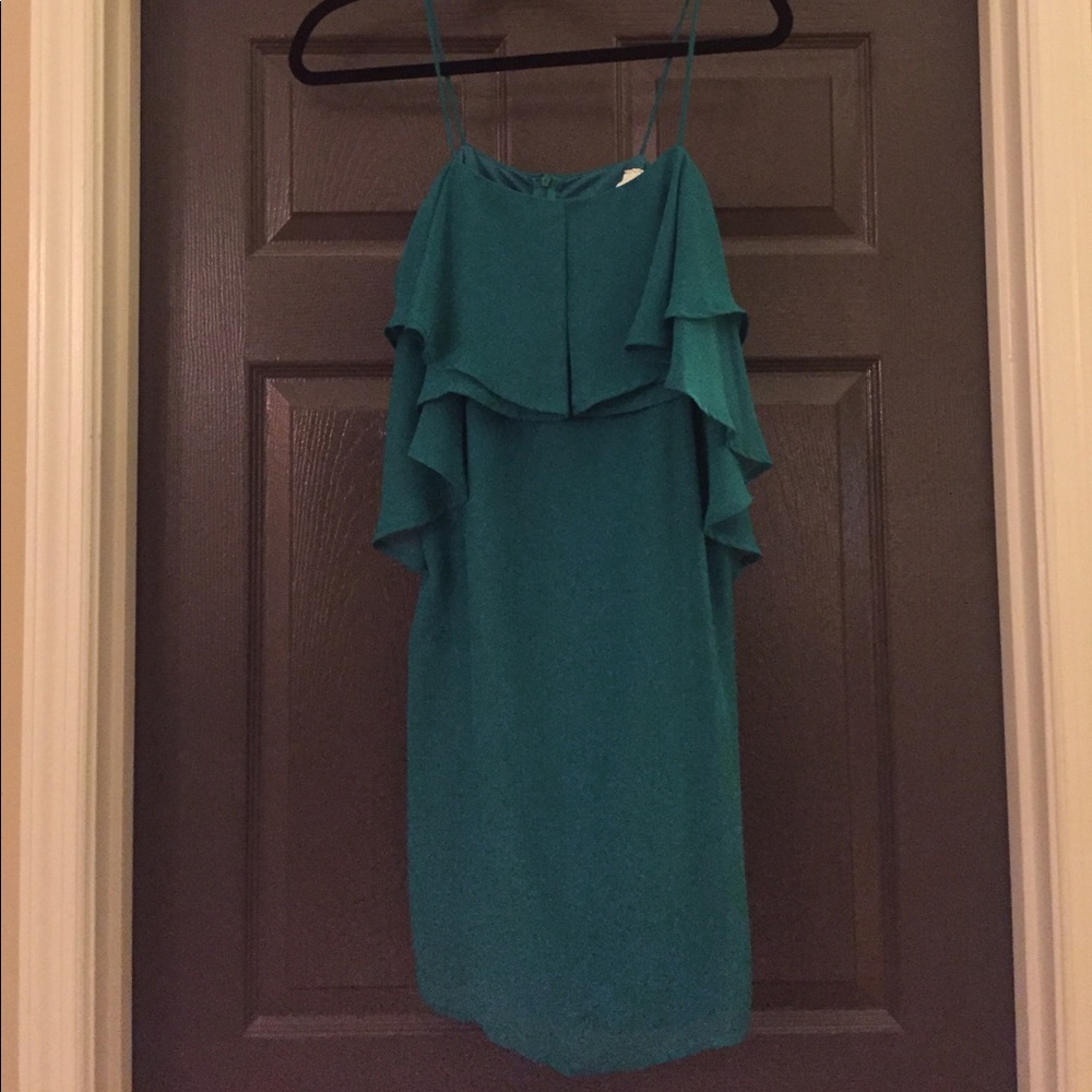 Dress with a slight ruffle