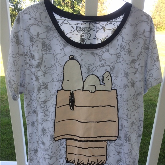 Peanuts Tops - Snoopy shirt