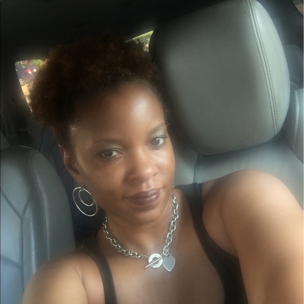 Meet your Posher, Candice