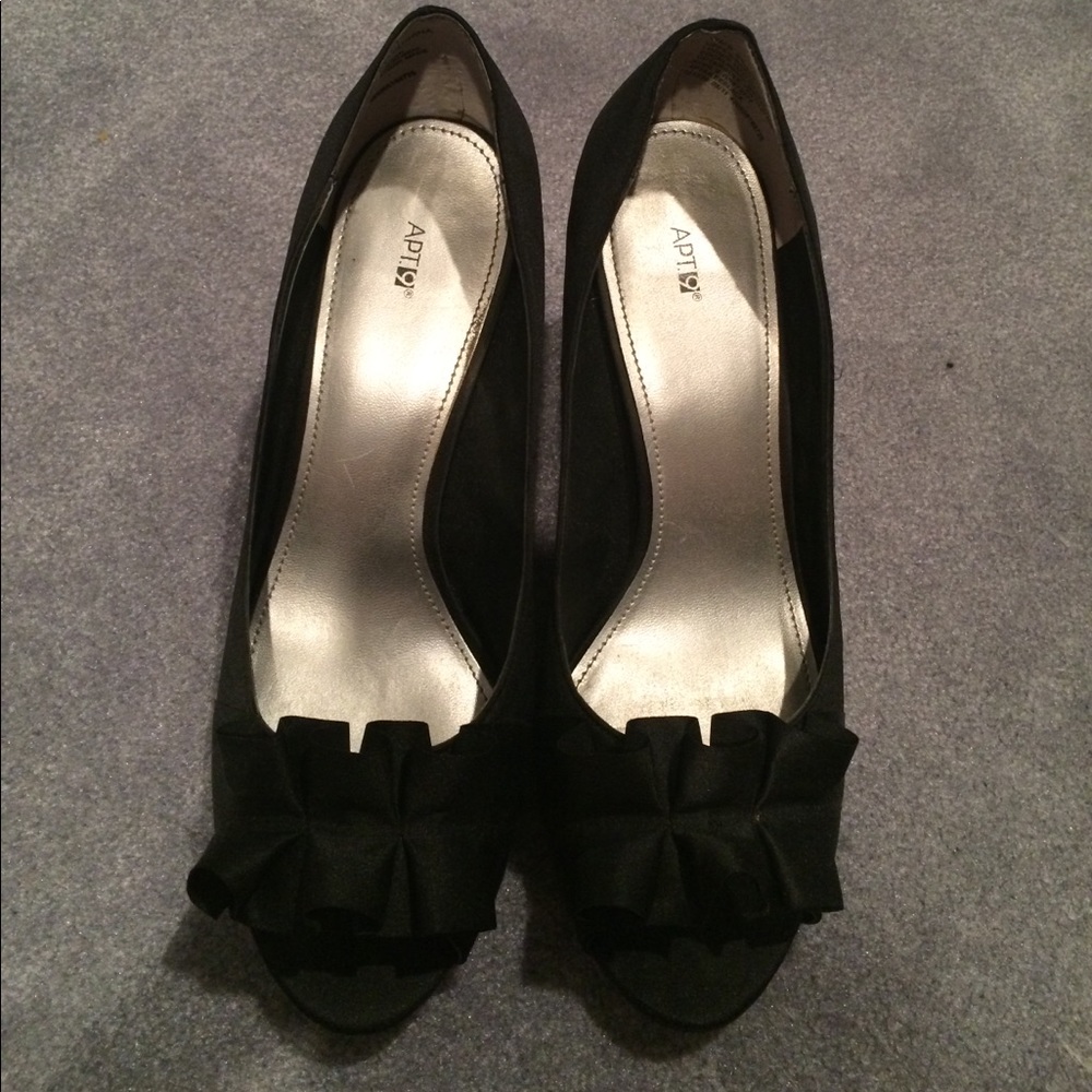 Apt 9 black peep toe heels with frill accent