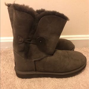 NWOT authentic Ugg boots bailey button