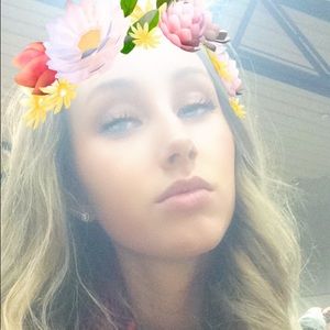 Meet your Posher, Caitlin