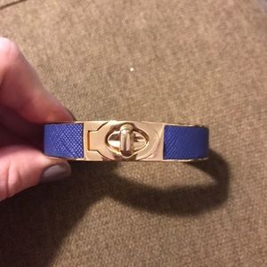 COACH - bangle blue leather with coach clasp