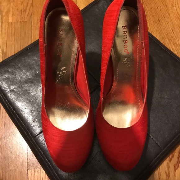 Red Pumps - Picture 4 of 4