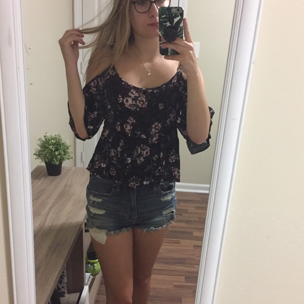Black Floral Cold Shoulder Cropped Blouse