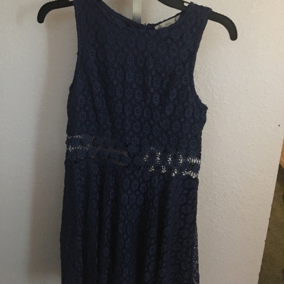 A blue dress - Picture 1 of 2