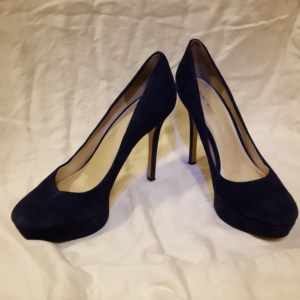 Nine West Navy Suede platform pumps