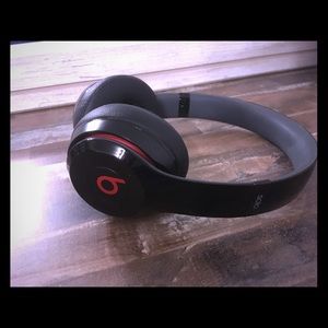 Beats Solo2 On-Ear Headphones - Black