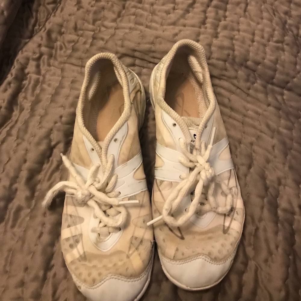 Nfinity cheer shoes