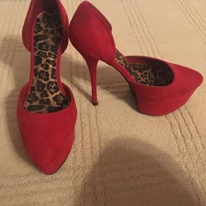Red pumps