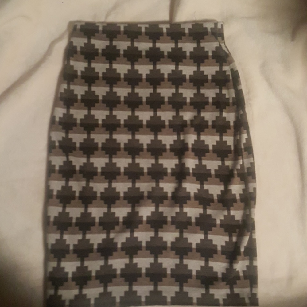 Fitted pencil skirt