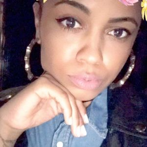 Meet your Posher, Shana