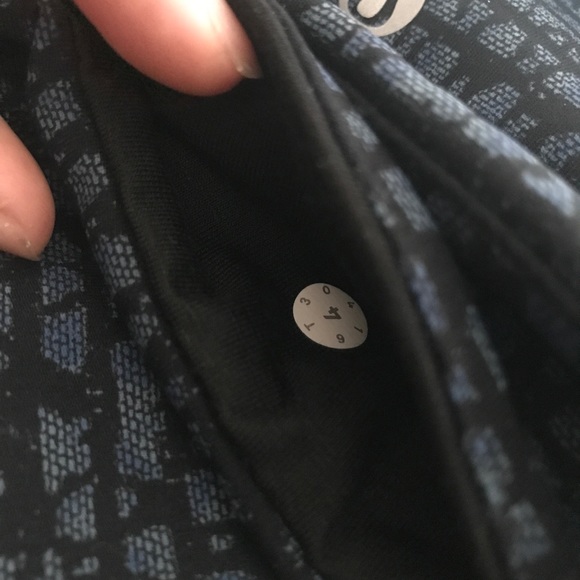 Lulu lemon leggings! Size 4 - Picture 2 of 4