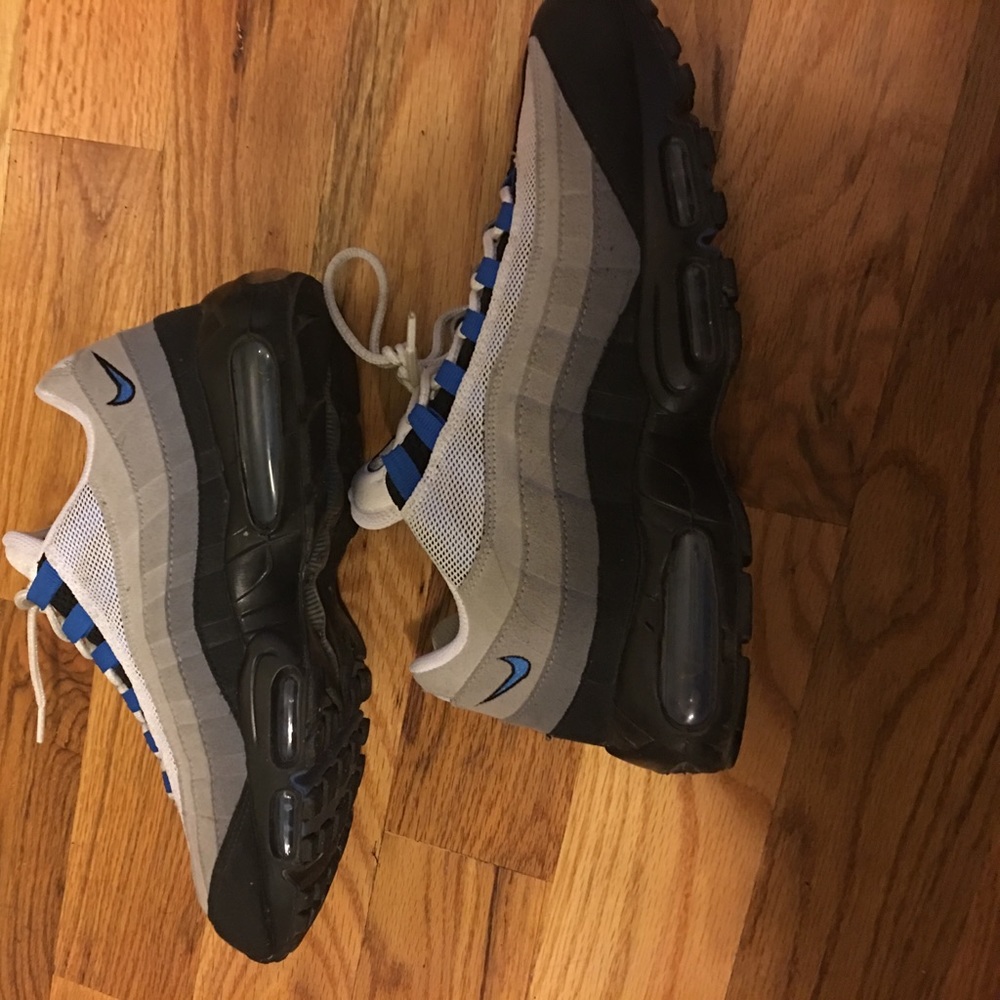 I'm selling my 95 AirMax don't wear them much