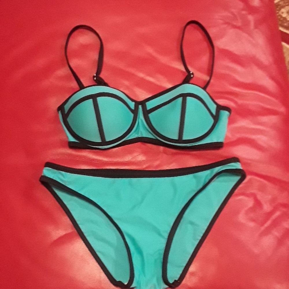 Nice Swim Set Under Bra