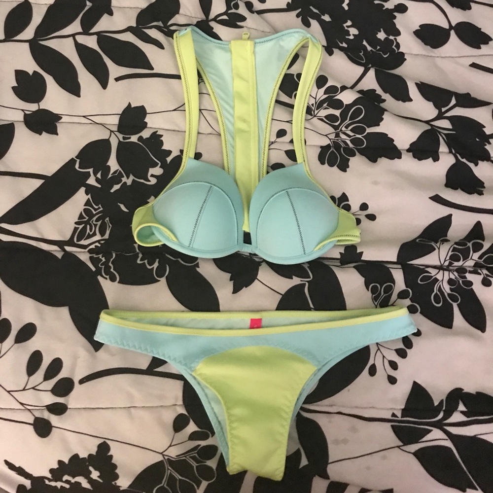 Victoria's Secret bathing suit set!