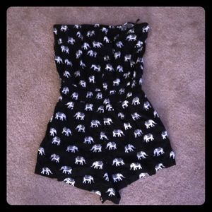 Cute elephant pattern romper never worn!