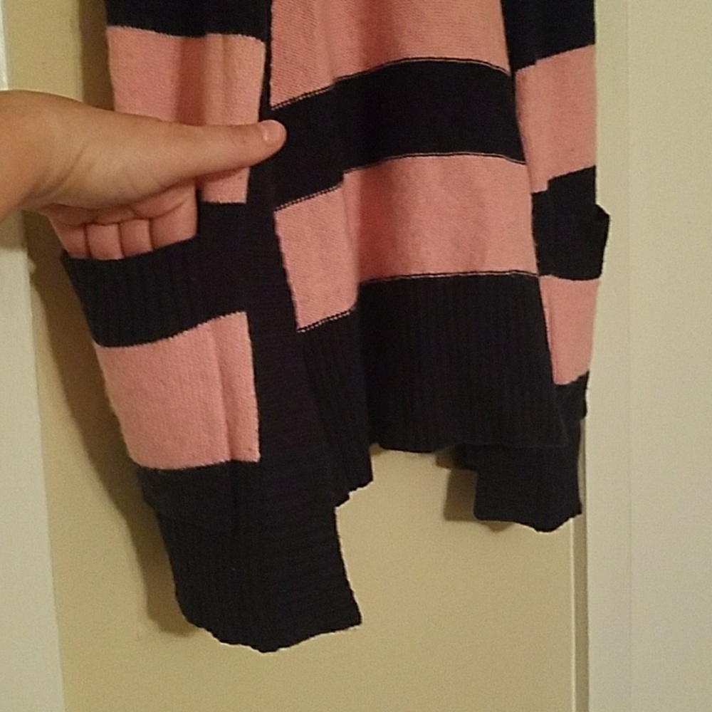 Vest - Picture 2 of 5