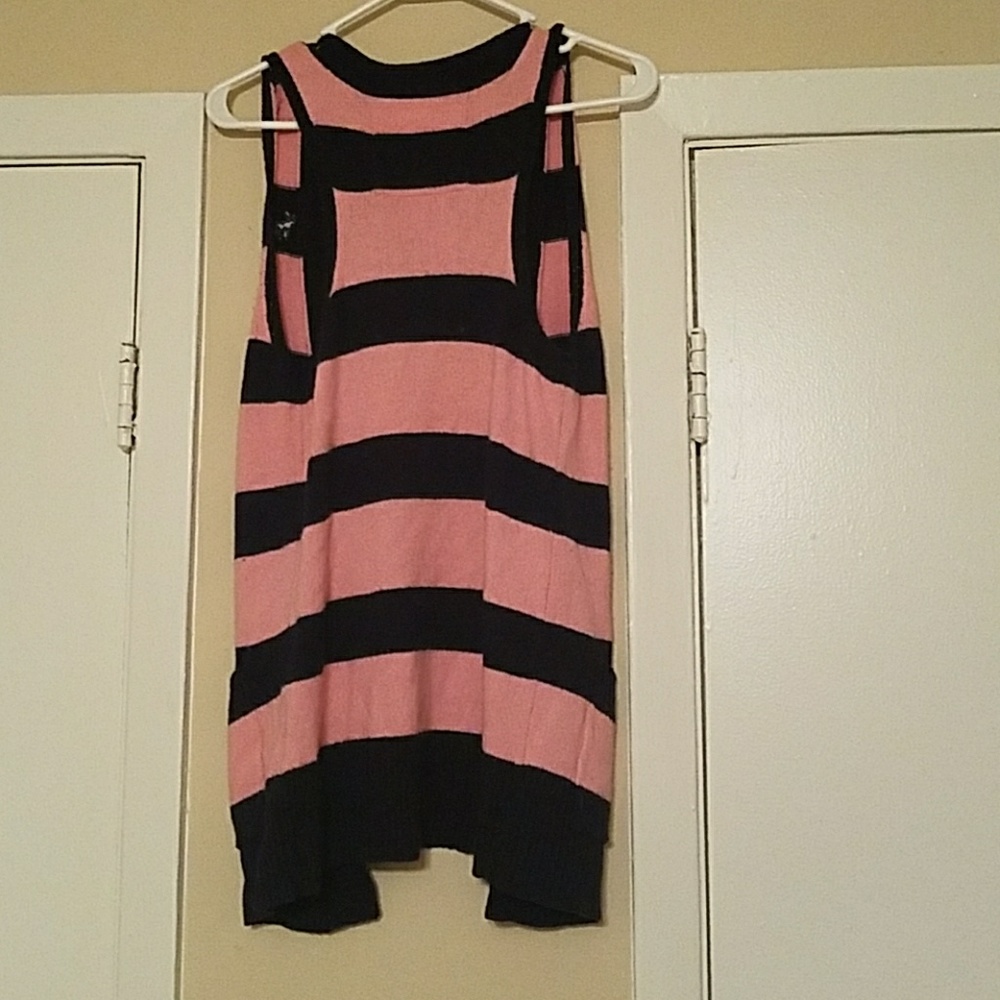 Vest - Picture 4 of 5