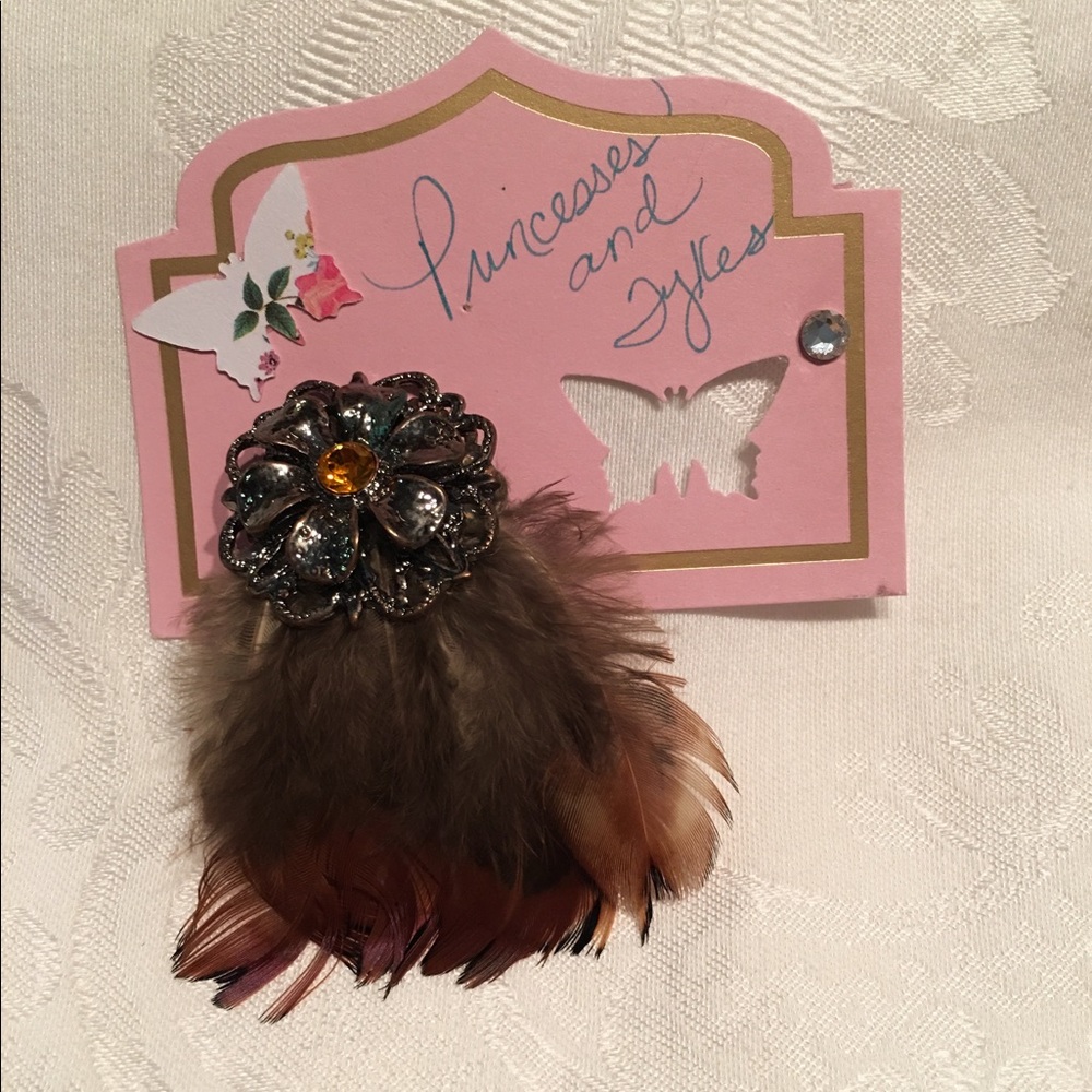 Decorative pin