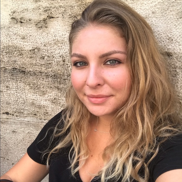 Meet your Posher, Alexis - Picture 1 of 1